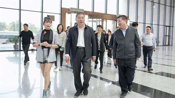 市委副书记、市政法委书记杨骁莅临火星电竞调研！