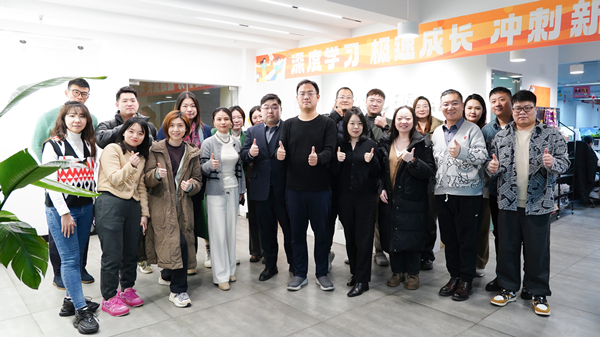 与小红书深化相助，，，，，拥抱生长探索无限可能！